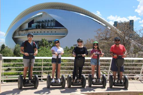 Los fotos de tour en segway en grupo a los principales puntos de valencia