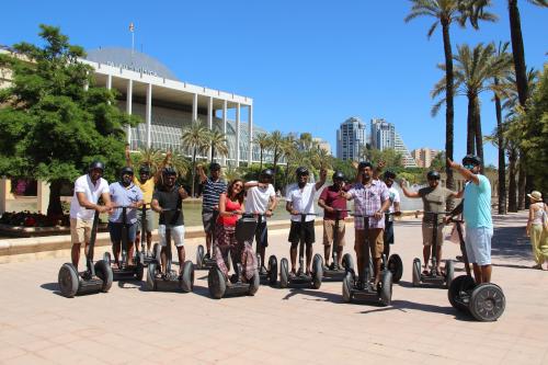 Los fotos de tour en segway en grupo a los principales puntos de valencia