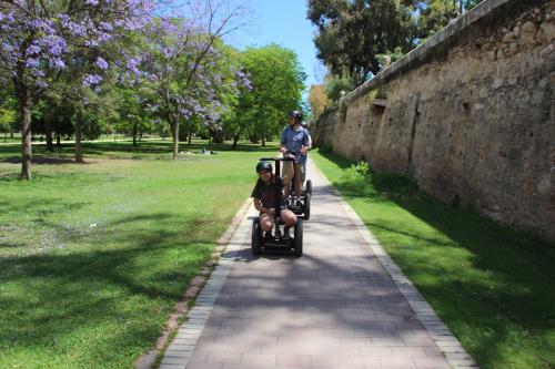 De foto`s van segway tour door turia-tuinen